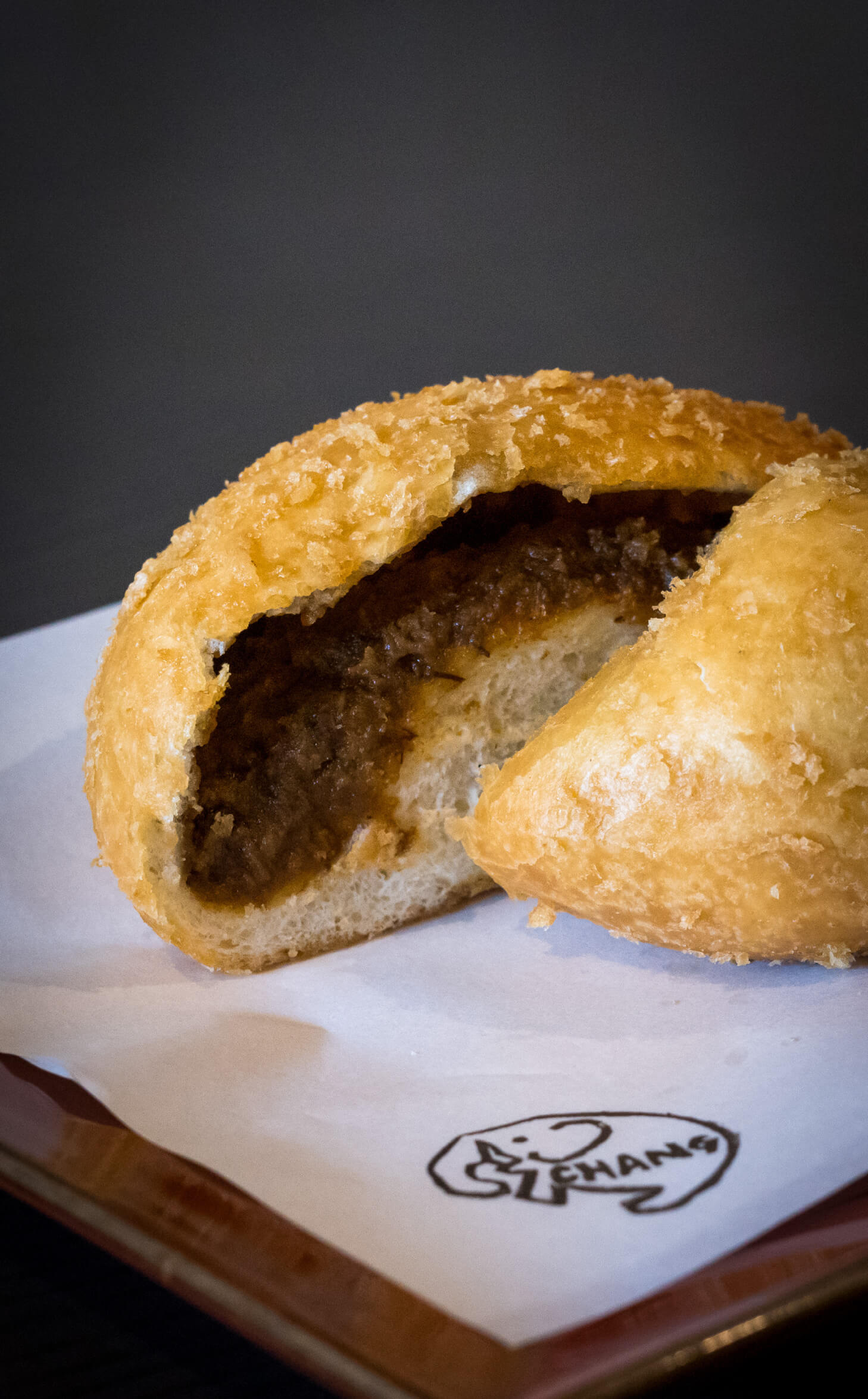 カレーパン／curry-filled bread